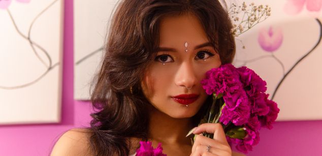 Model - VenusOlympus pussy