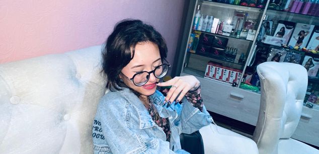 Model - VenusOlympus pussy