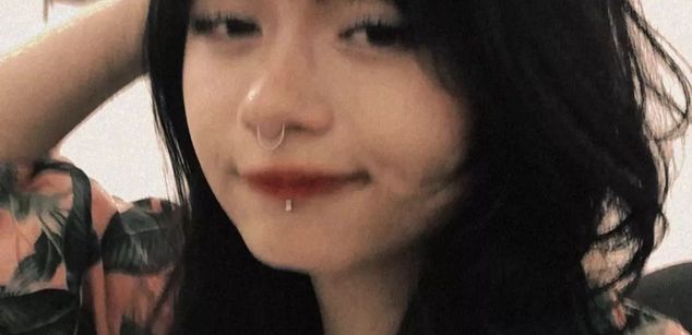 Model - VenusOlympus pussy