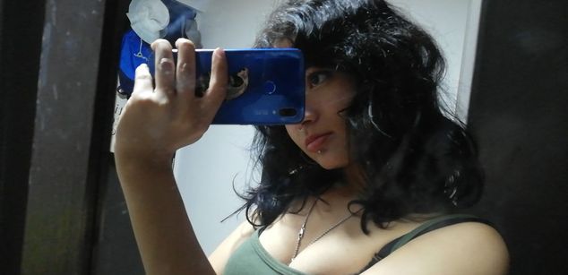 Model - VenusOlympus pussy