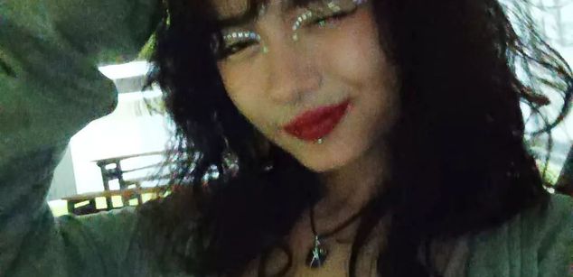 Model - VenusOlympus pussy