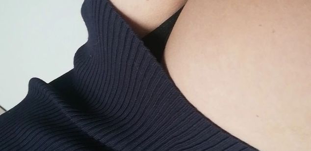 Model - VenusOlympus pussy