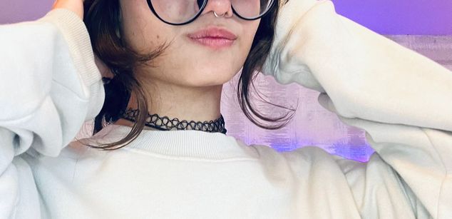 Model - VenusOlympus pussy