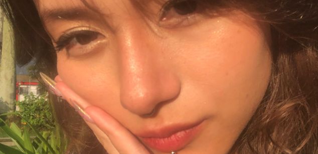 Model - VenusOlympus pussy