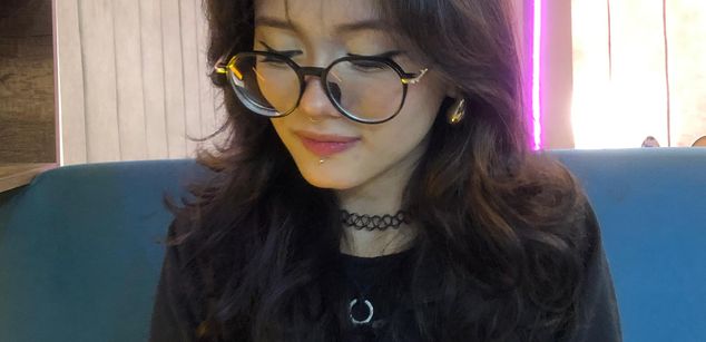 Model - VenusOlympus pussy