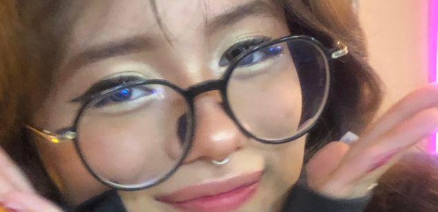 Model - VenusOlympus pussy