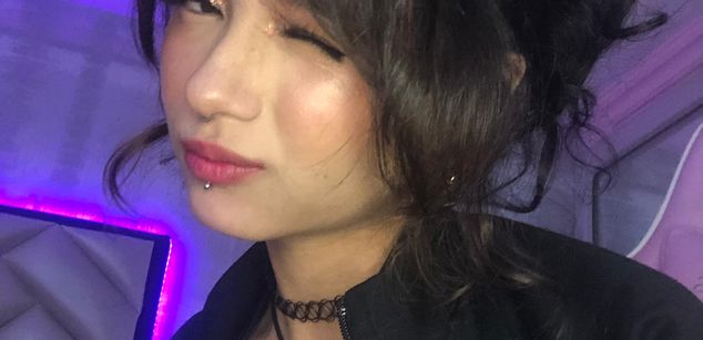 Model - VenusOlympus pussy