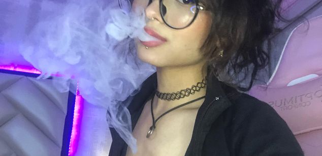 Model - VenusOlympus pussy