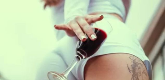 Model - Amber Hudson latina