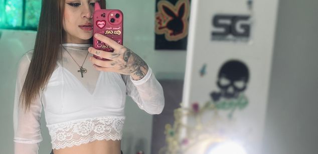 Model - Amber Hudson latina