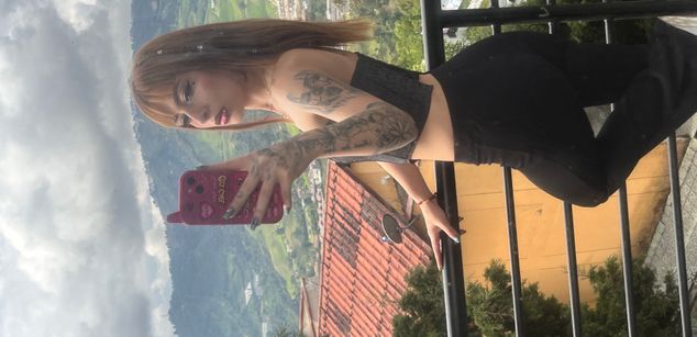 Model - Amber Hudson latina