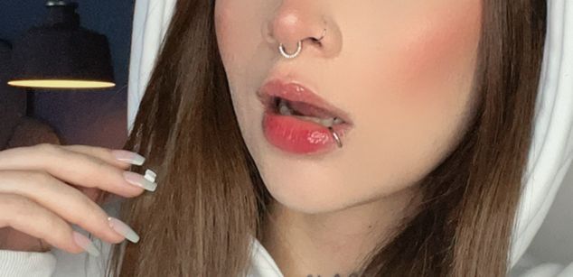 Model - Amber Hudson latina