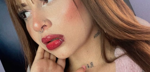 Model - Amber Hudson latina