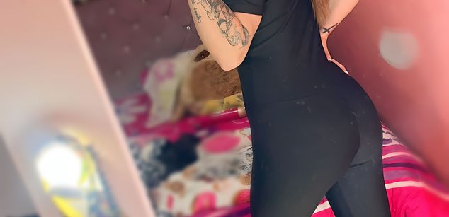 Model - Amber Hudson latina