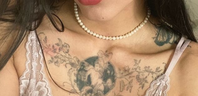 Model - Emilia Vitti shaved