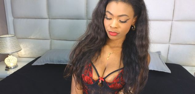 Model - Adara Smith latina