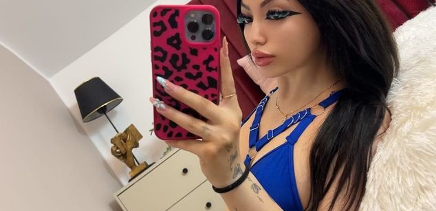 Model - LisaRae feet