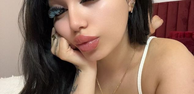 Model - LisaRae feet