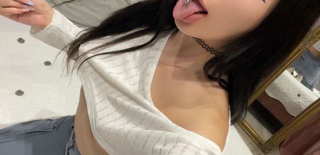 Model - LisaRae feet