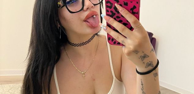 Model - LisaRae feet