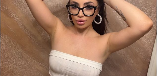 Model - LisaRae feet