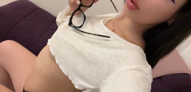 Model - LisaRae feet