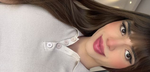 Model - Ana Hammerle cum