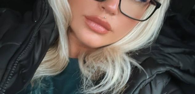 Model - FoxySerena bigboobs