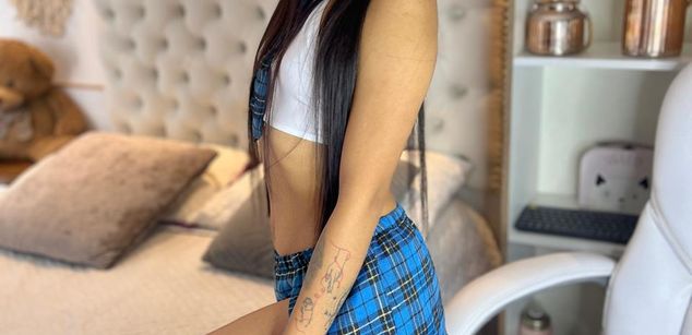 Model - Juli Valencia young