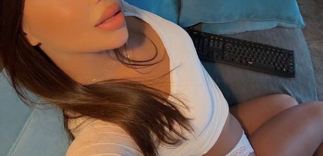 Model - SophysSecret cum