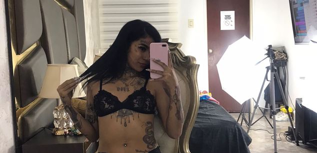 Model - EmilieLake Femdom