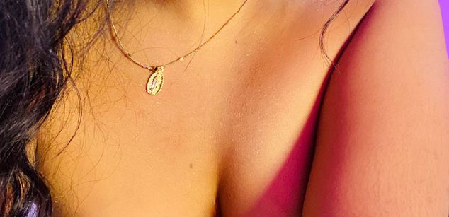 Model - Mia Miller latina