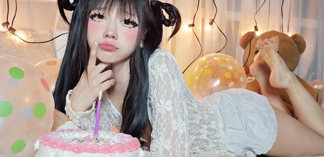 Model - Yorloli stockings