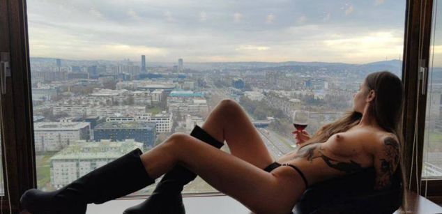 Model - NaomiLisss slim