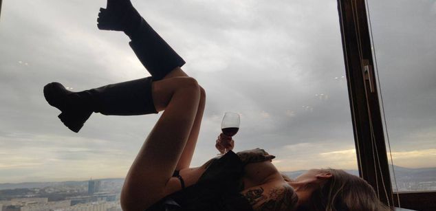 Model - NaomiLisss slim