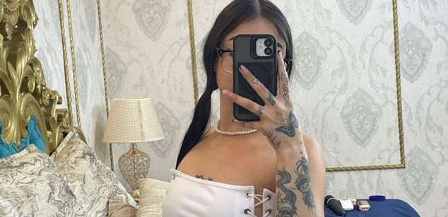 Model - Cata Stones latina