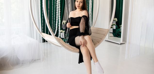 Model - DaniellaSunny friendly