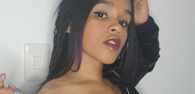 Model - Sara Sofia petite