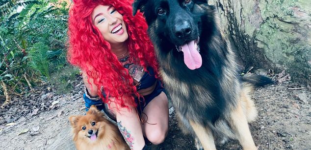 Model - medakawaii bigass