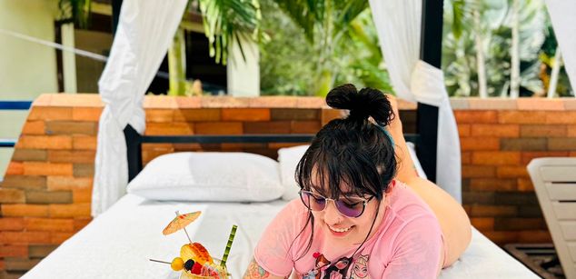 Model - medakawaii bigass