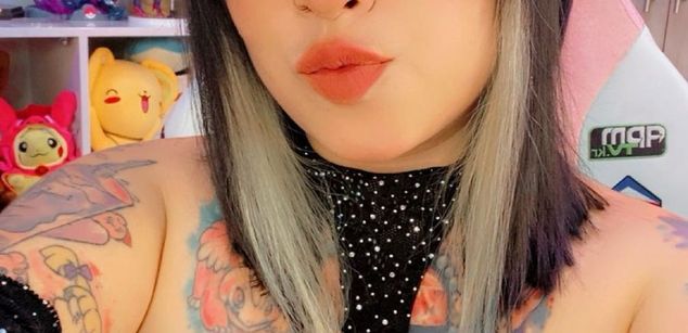 Model - medakawaii bigass