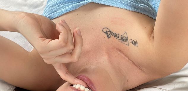 Model - Andi masturbation