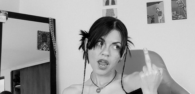 Model - call me bluee skinny