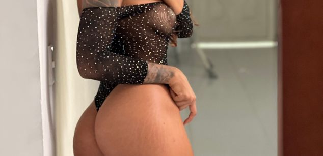 Model - EllaRose squirt