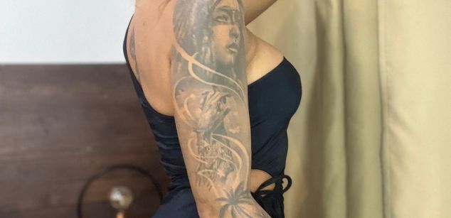 Model - EllaRose squirt