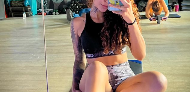 Model - EllaRose squirt