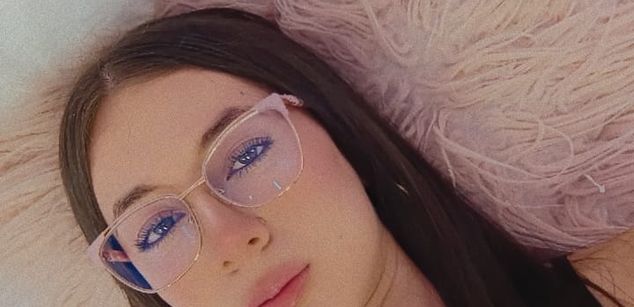 Model - Mara Rodriguez feet