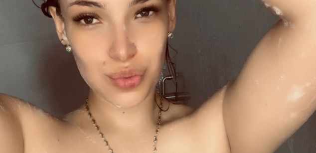 Model - Lorraine squirt