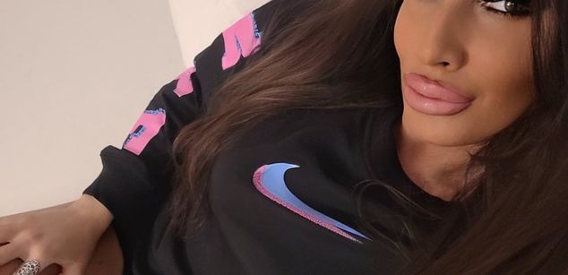 Model - JeniferFire humilliation