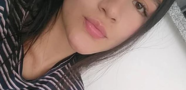 Model - LiaMoretti feet